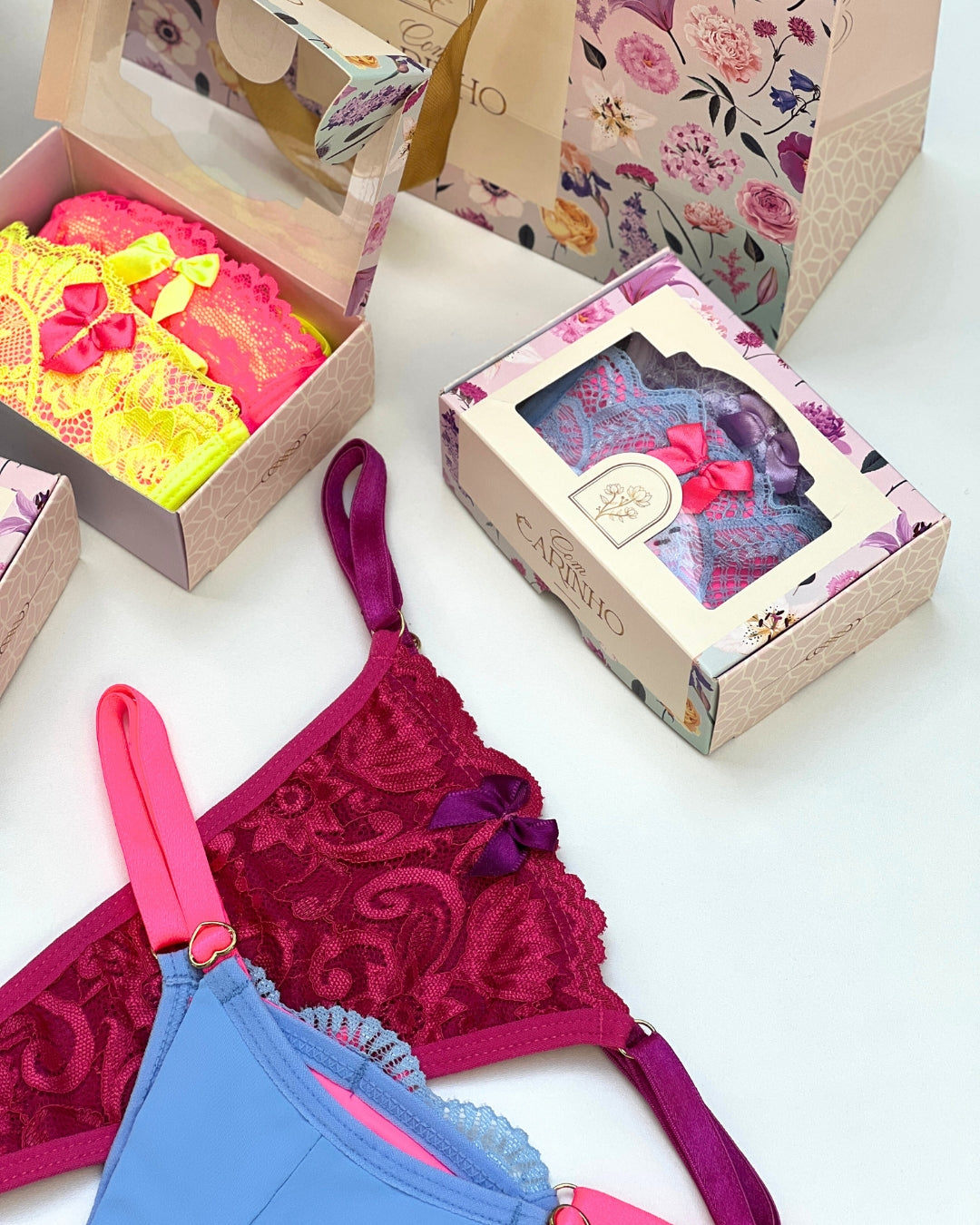 Combo La Vitta Floral: Escolha 2 Calcinhas Collor ou Leve as 6 Unidades + Opção de Sacola