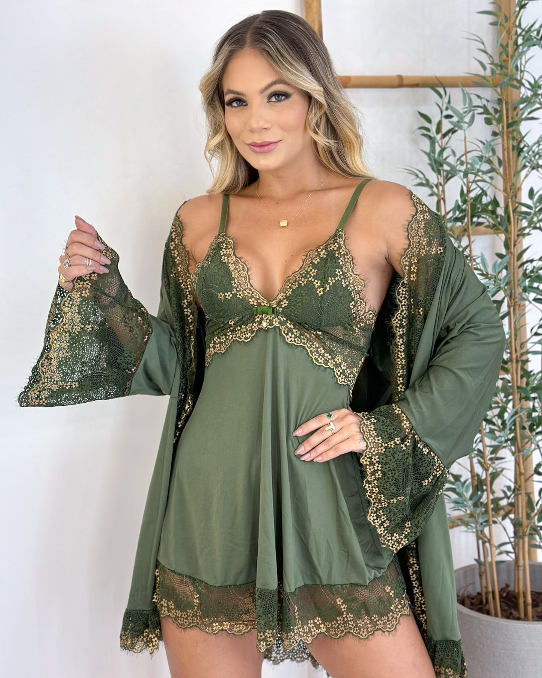 LINGERIE
LADURRIE
CONJUNTOS
camisolas noturna
Conjunto Royal Esmerald- Camisola + Robe e Calcinha