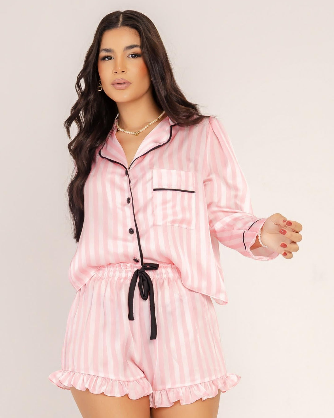 Victoria's Secret
pijama VS
pijama listrado rosa
pijama americano
pijama
LINGERIE
LADURRIE
CONJUNTOS
Conjunto de Pijama Classic Ladurrie