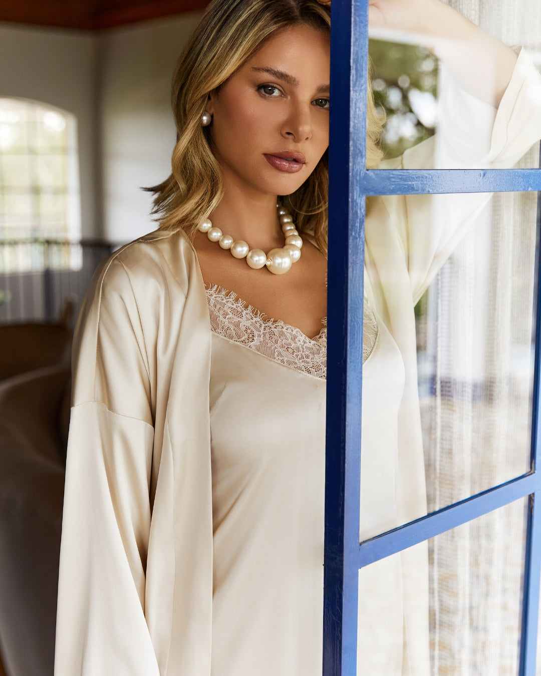 robes
linha noite de luxo
lingerie de luxo
LINGERIE
LADURRIE
CONJUNTOS
Conjunto Ornée de Douceur – Camisola e Robe Mídi
CONJUNTO LINGERIE
camisolas