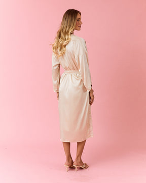robes

linha noite de luxo

lingerie de luxo

LINGERIE

LADURRIE

CONJUNTOS

Conjunto Ornée de Douceur – Camisola e Robe Mídi

CONJUNTO LINGERIE

camisolas