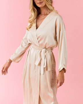 robes

linha noite de luxo

lingerie de luxo

LINGERIE

LADURRIE

CONJUNTOS

Conjunto Ornée de Douceur – Camisola e Robe Mídi

CONJUNTO LINGERIE

camisolas