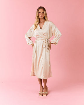 robes

linha noite de luxo

lingerie de luxo

LINGERIE

LADURRIE

CONJUNTOS

Conjunto Ornée de Douceur – Camisola e Robe Mídi

CONJUNTO LINGERIE

camisolas