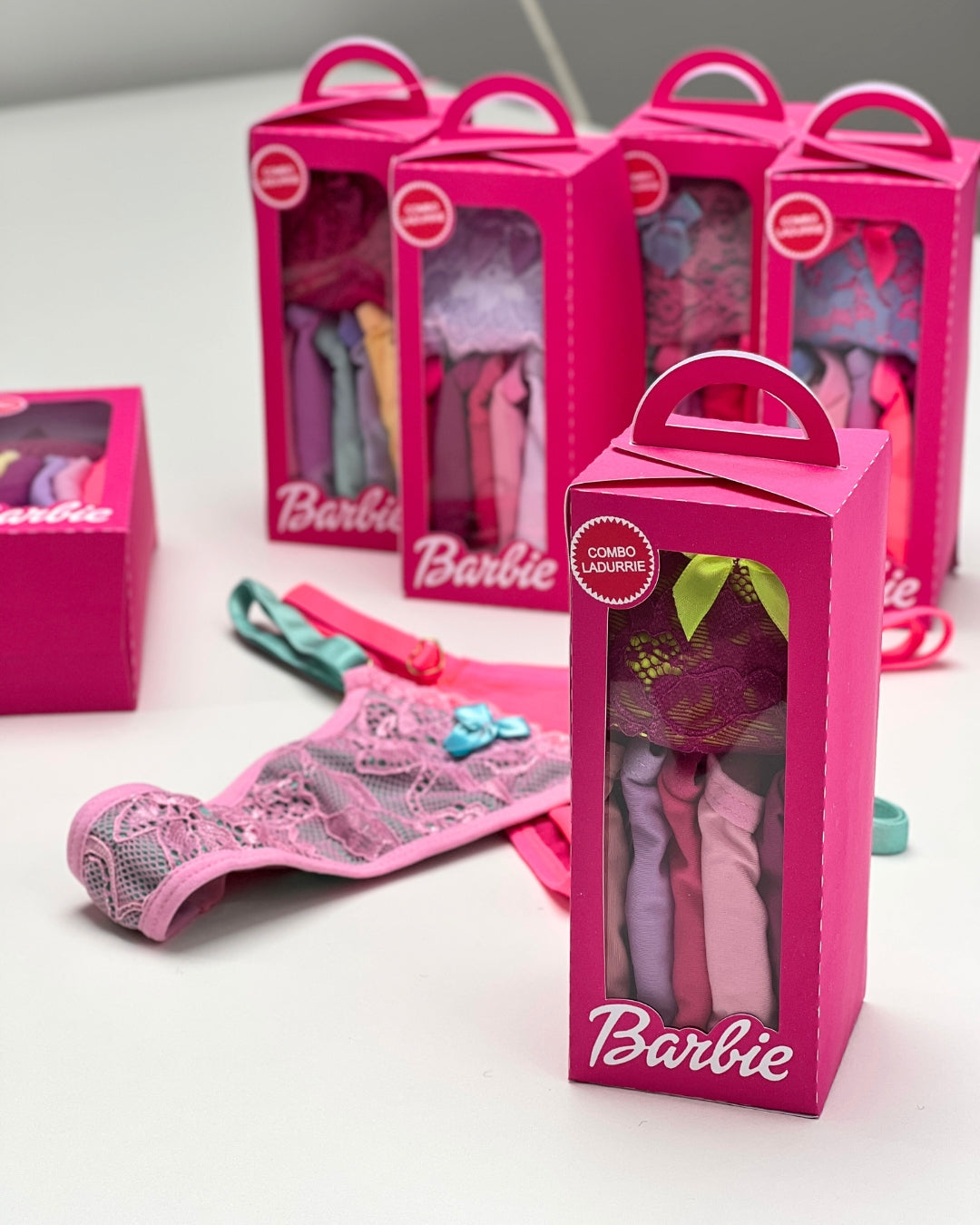 Combo Barbie - Arco-Íris: 5 Calcinhas Fio em Poliamida + 1 Calcinha Collor de Renda e Microfibra